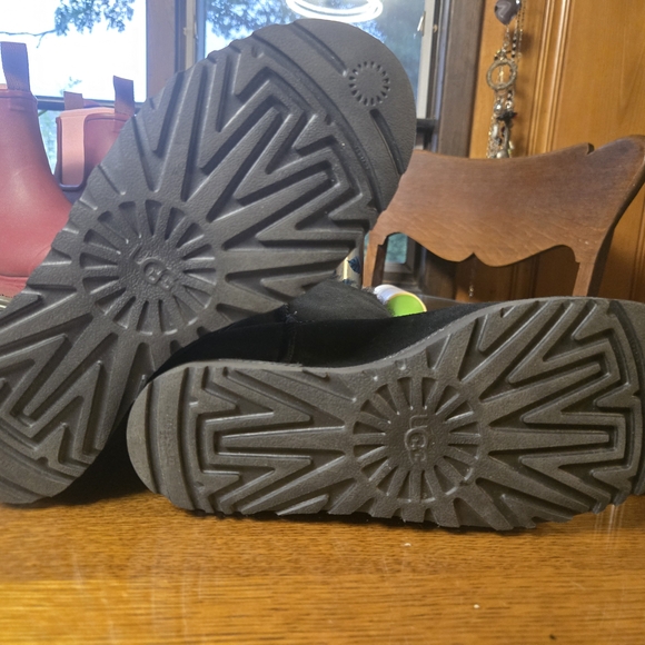 UGG Black Winter Boots with Suede Exterior - Picture 9 of 13